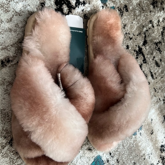 BNWT EMU Australia slippers size 6 no box - Picture 2 of 3